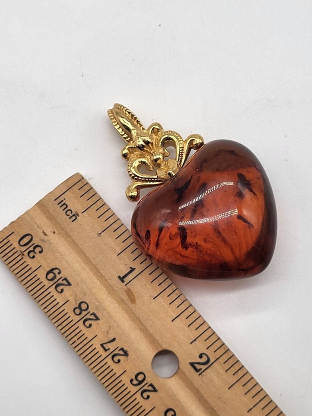 VTG Puffy Tortoise Shell Amber Color SIENNA HEART Pendant Gold Tone Avon - Picture 5 of 7